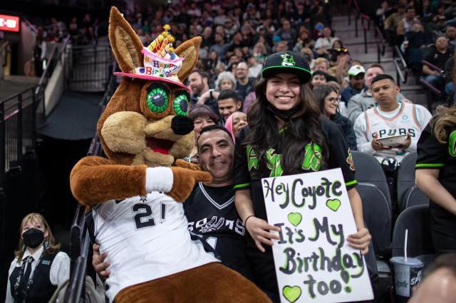 天天盈球 官网-【现场】小野狼生日夜不敌猛龙 波波破纪录仍需等待