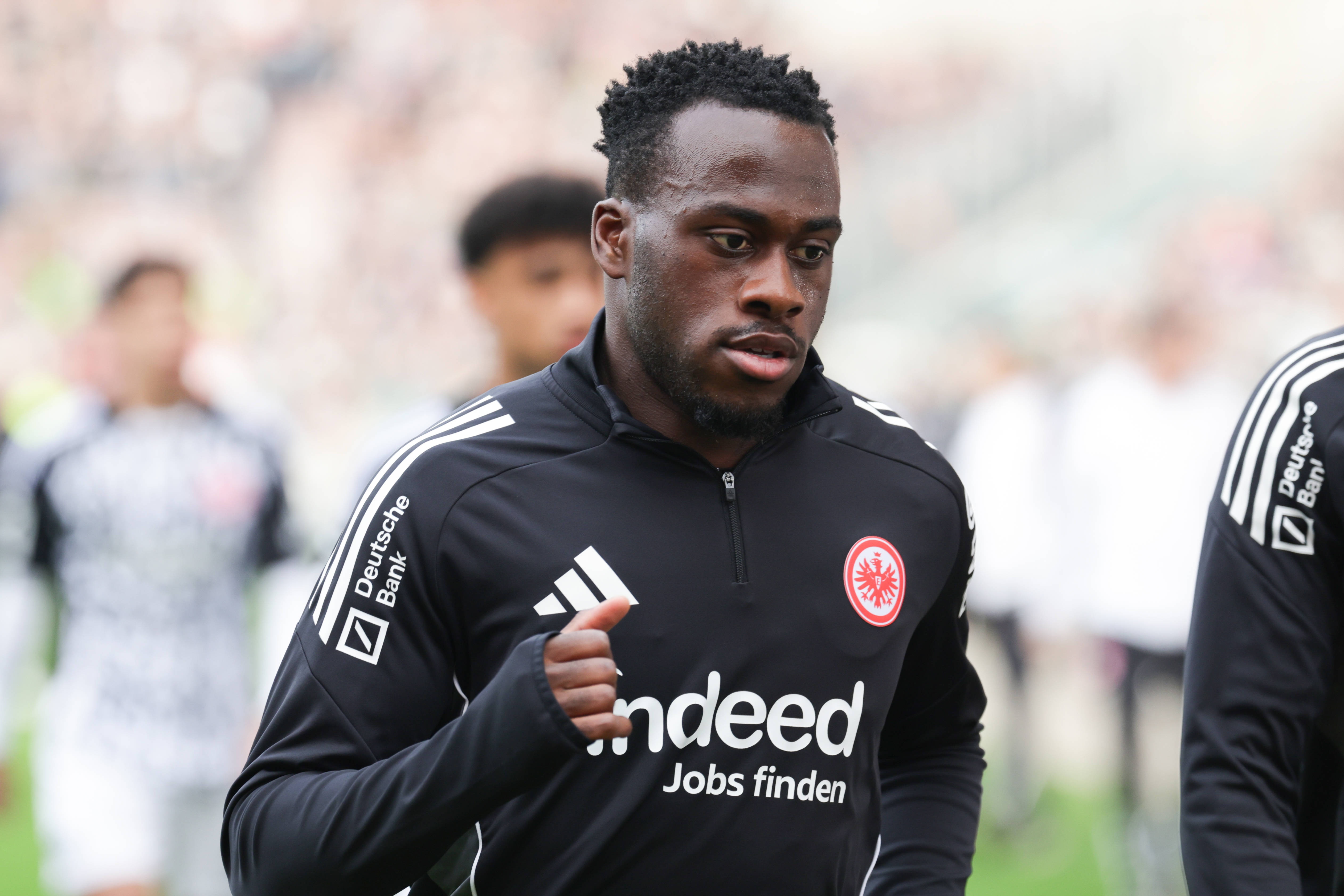 天天盈球足球比分-图片报：法兰克福欲买断卡利穆恩多，计划出售布朗和柯林斯