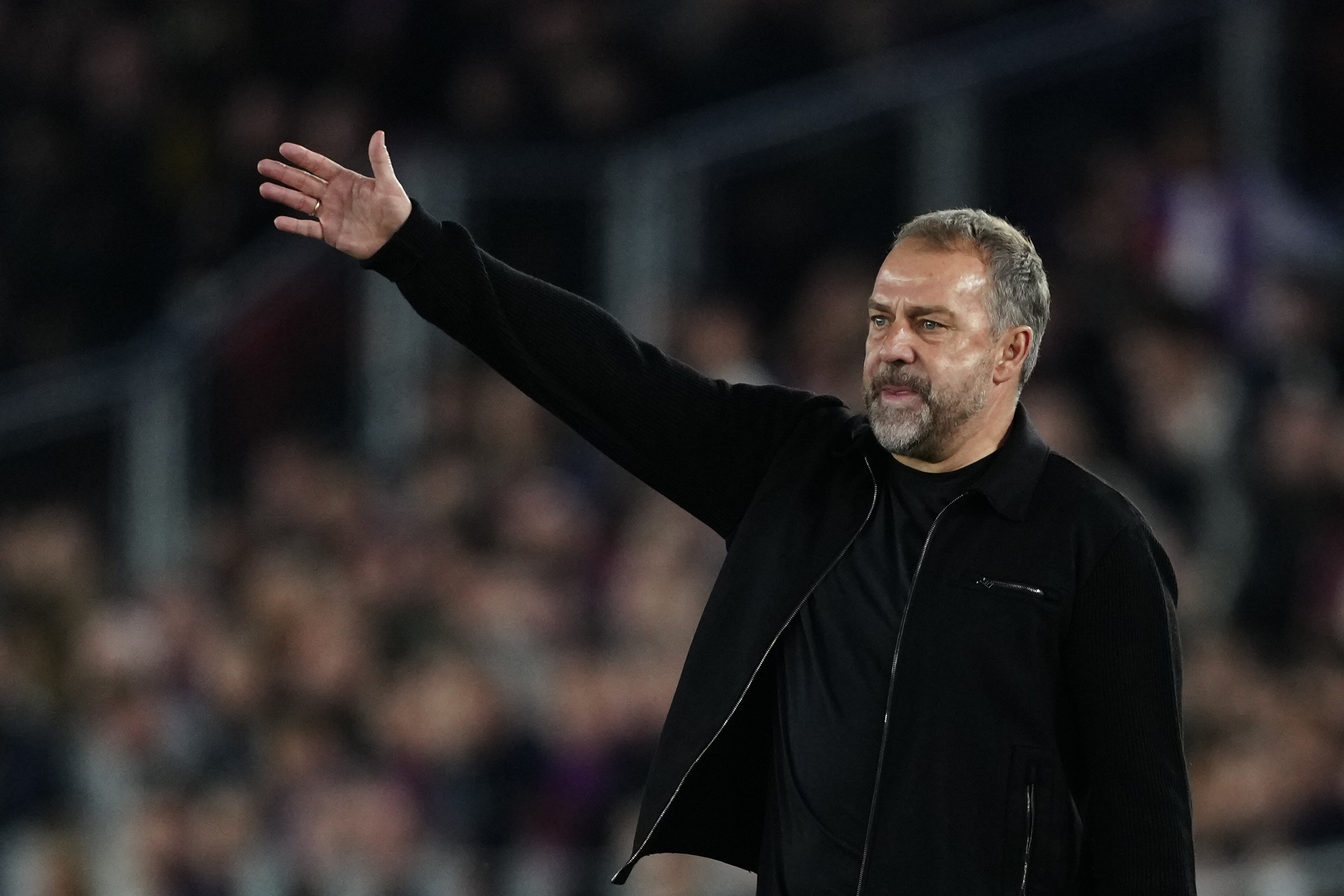 天天盈球足球比分-43场已使用19种不同后防组合，巴萨零封15场但也连续10场丢球